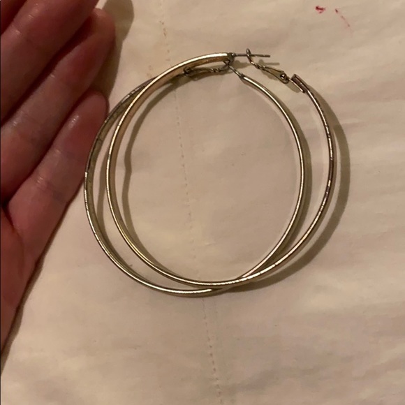 Gold hoop earrings - Picture 2 of 2